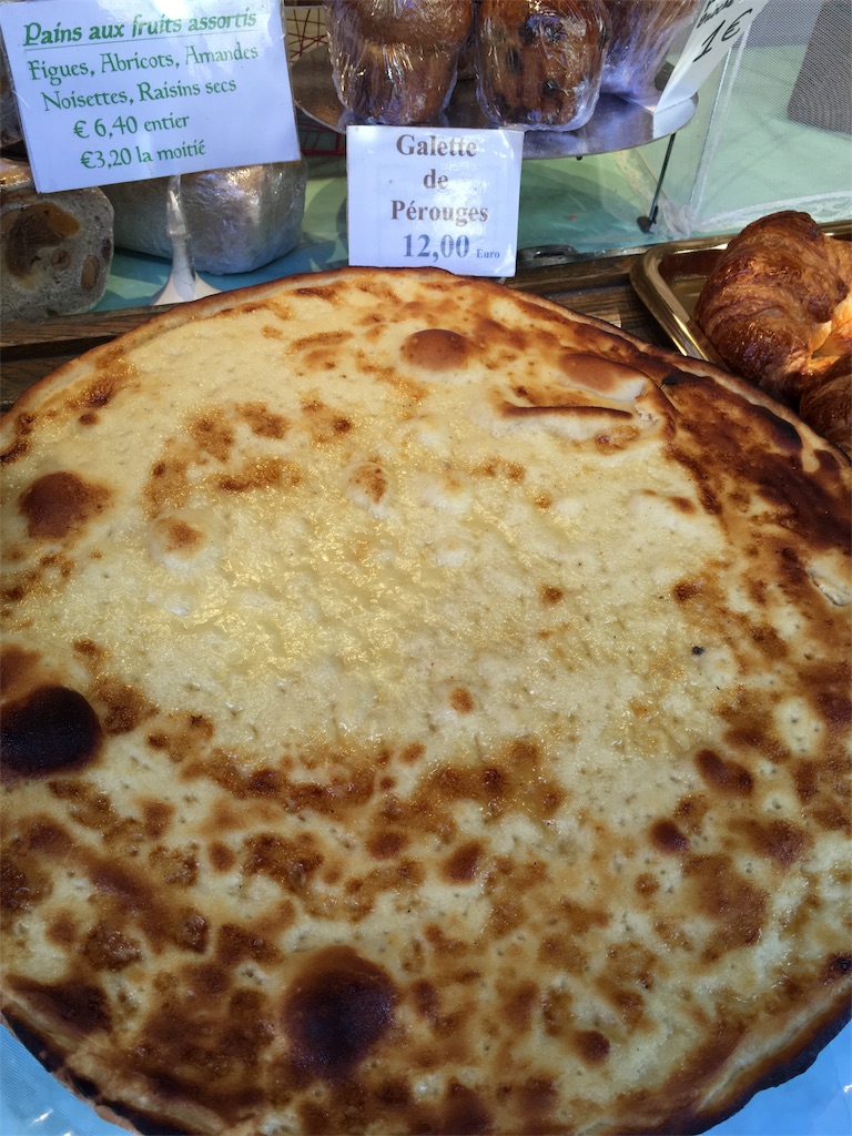 ペルージュ村（Pèrouges）〜フランスの美しい村の郷土菓子
