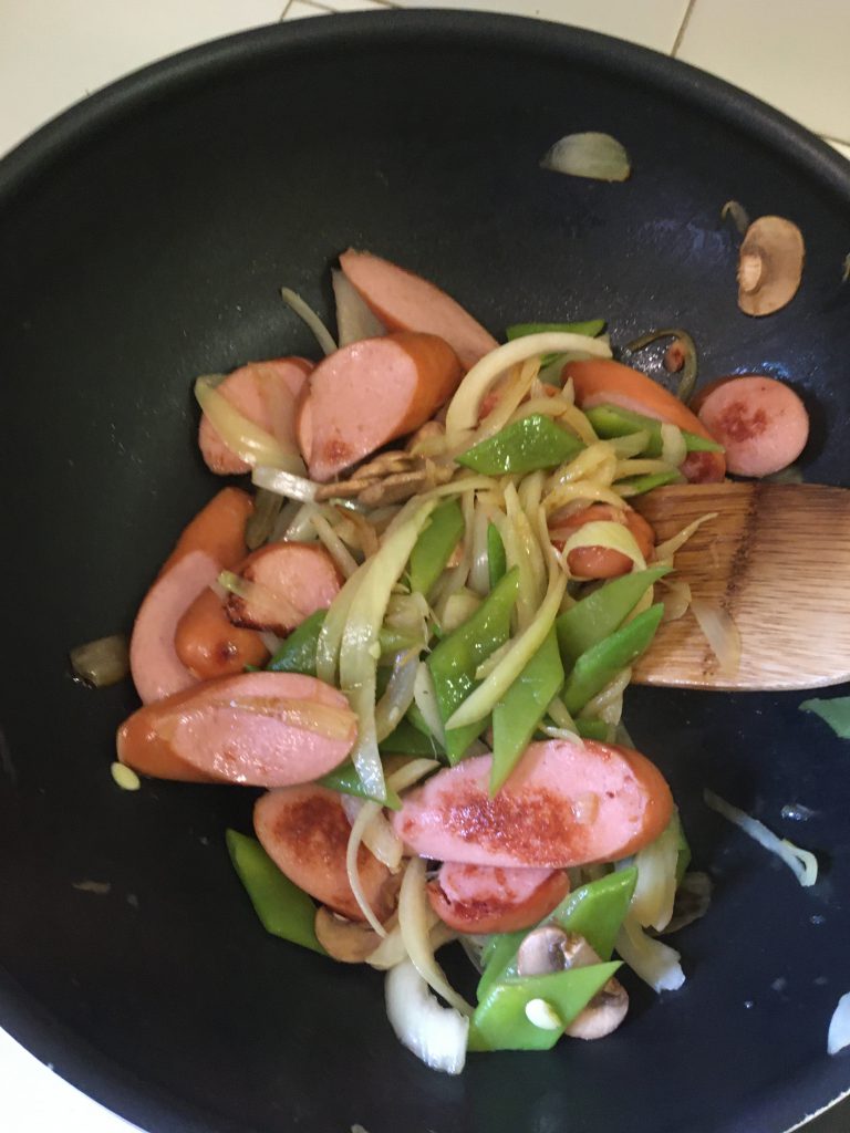 ナポリタン：肉と野菜炒め中